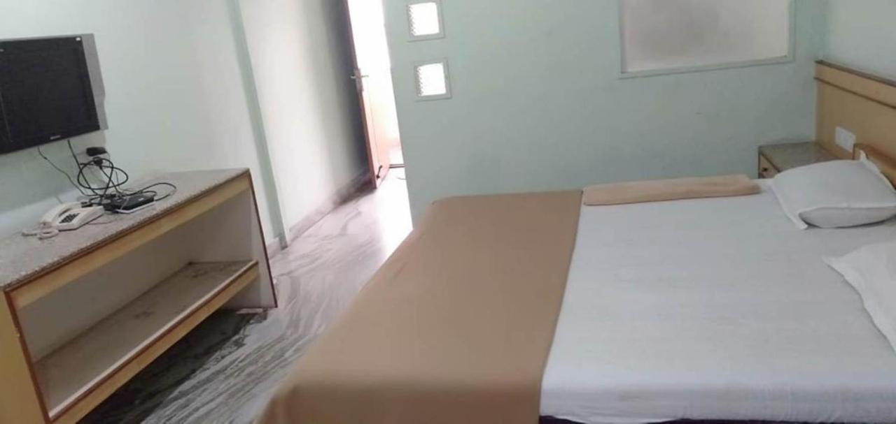Iroomz Hoysala Residency Bellary Exterior photo