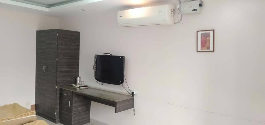 Iroomz Hoysala Residency Bellary Exterior photo