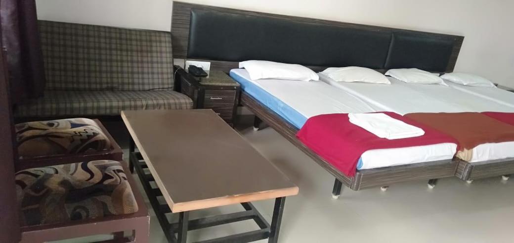 Iroomz Hoysala Residency Bellary Exterior photo