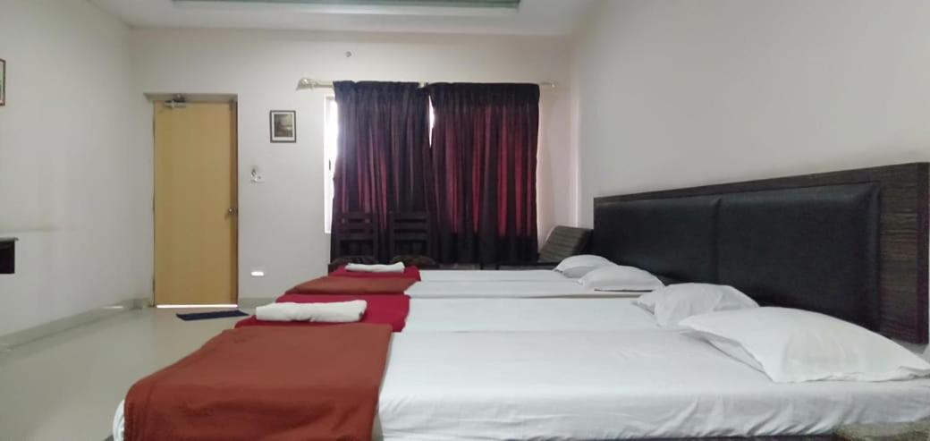 Iroomz Hoysala Residency Bellary Exterior photo